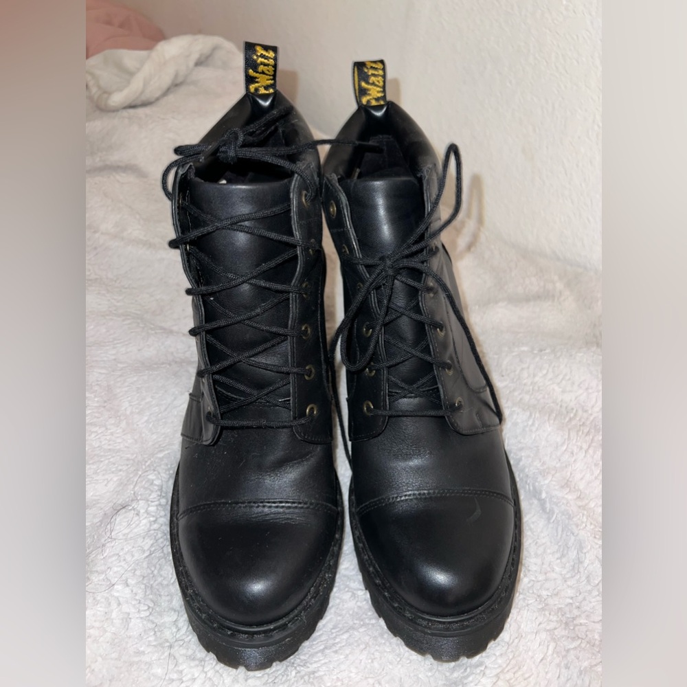 Averil DR.Martens